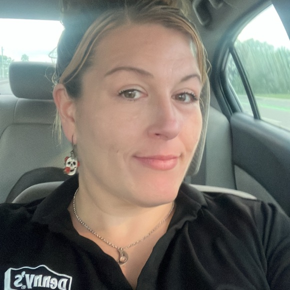 Meet your Posher, Nicole - Picture 5 of 6